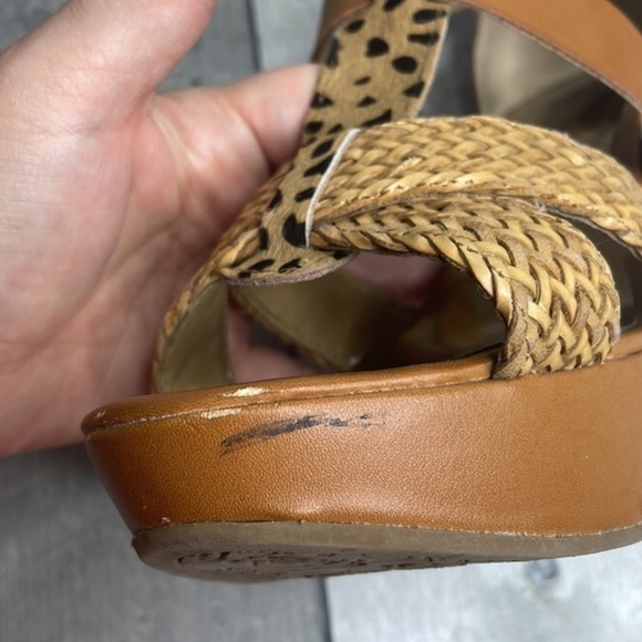 Carlos wedge platform sandals. Brown w/ leopard print. Size 8.5M.Great condition - Picture 9 of 11